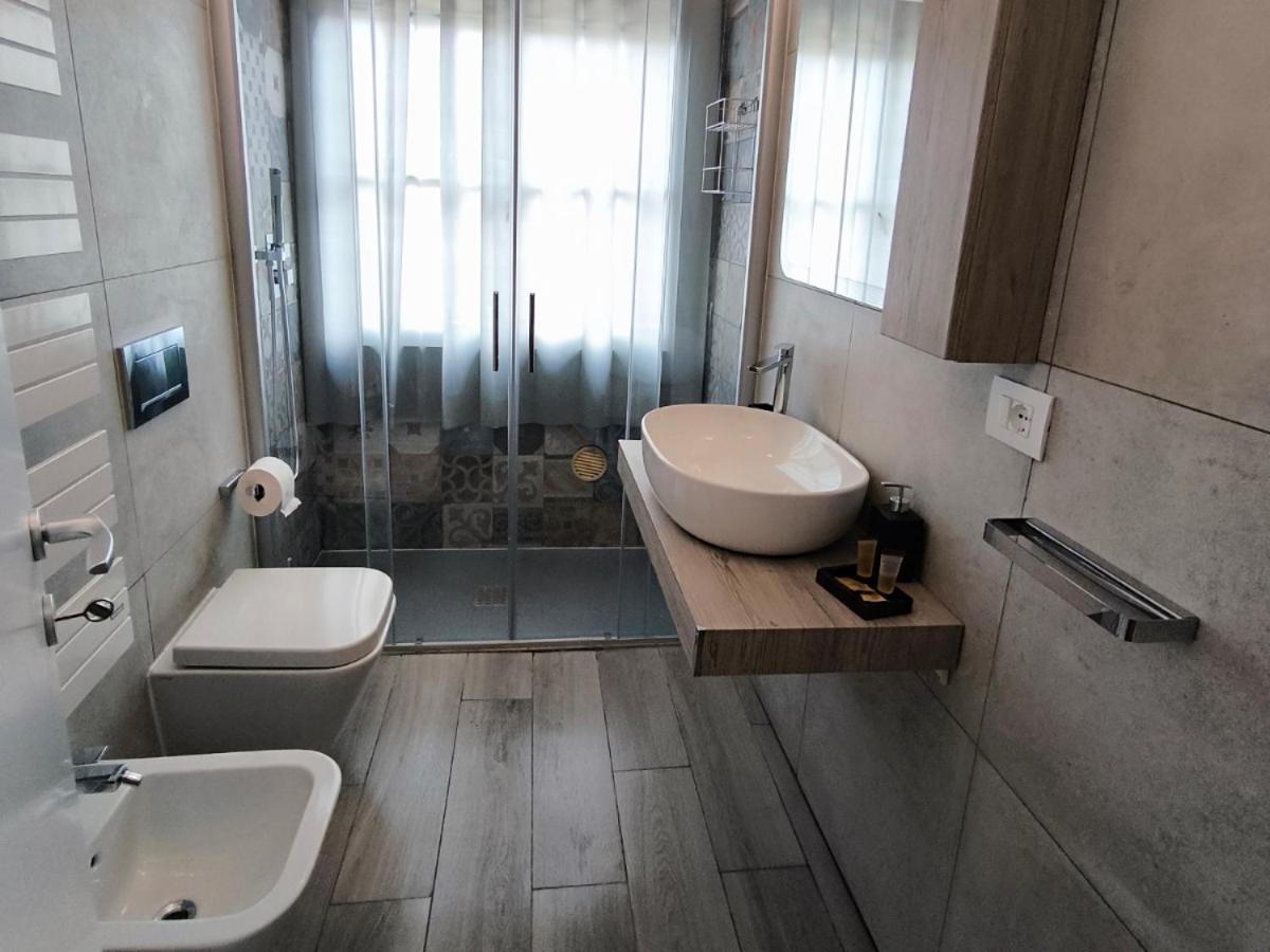 Casa Sara Como Lake Parcheggio Interno Privato 케르노비오 외부 사진
