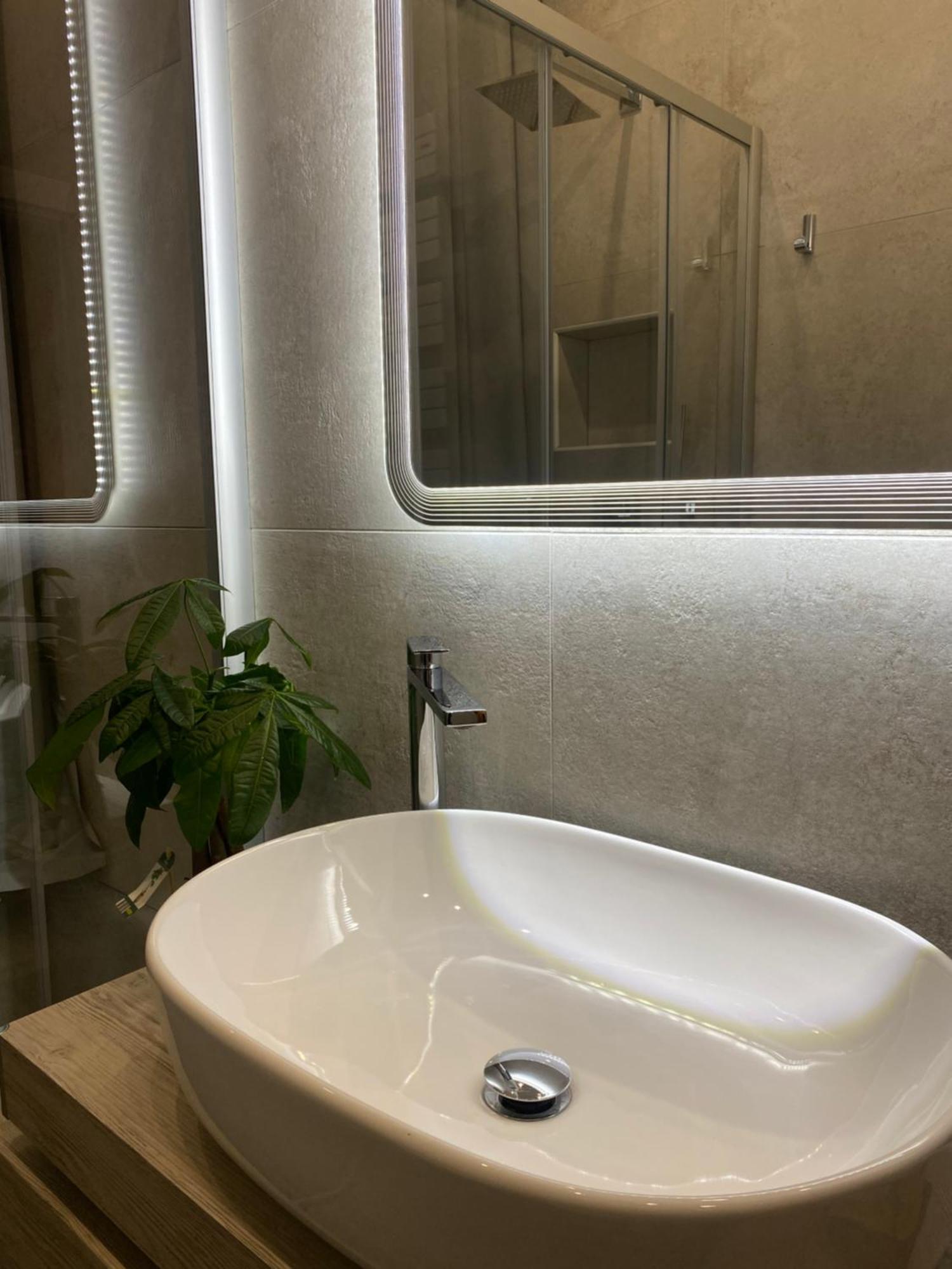 Casa Sara Como Lake Parcheggio Interno Privato 케르노비오 외부 사진