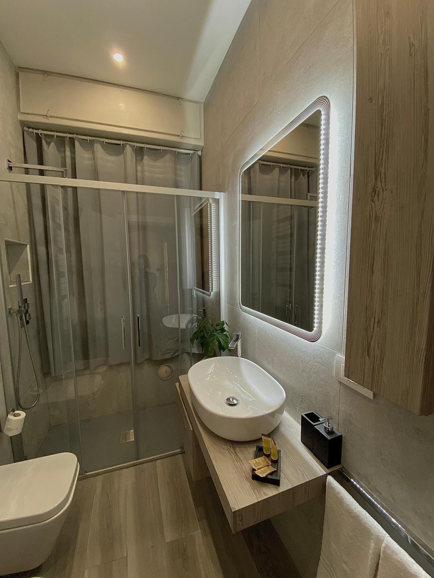 Casa Sara Como Lake Parcheggio Interno Privato 케르노비오 외부 사진